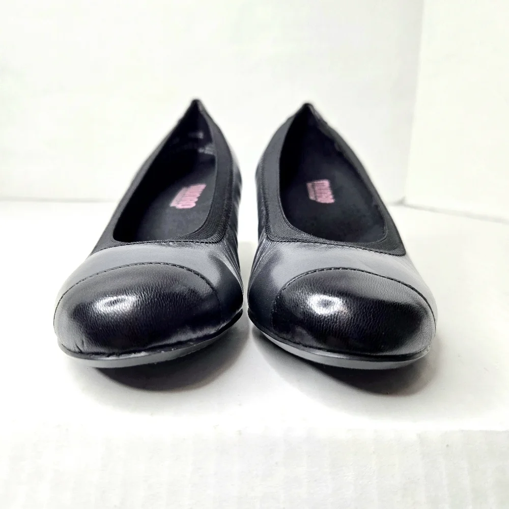 Munro American Leather Pumps. Gray/black. 6.5 W